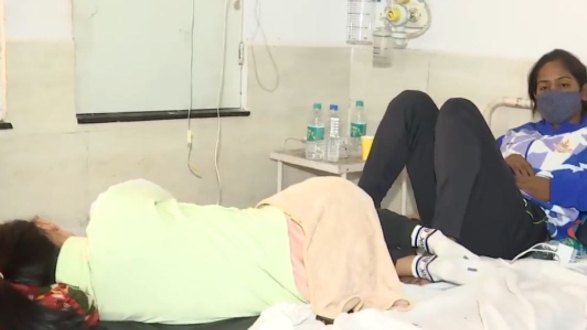 mp-over-100-students-fall-sick-due-to-food-poisoning-lnipe-gwalior-hospitalised-madhya-pradesh-news